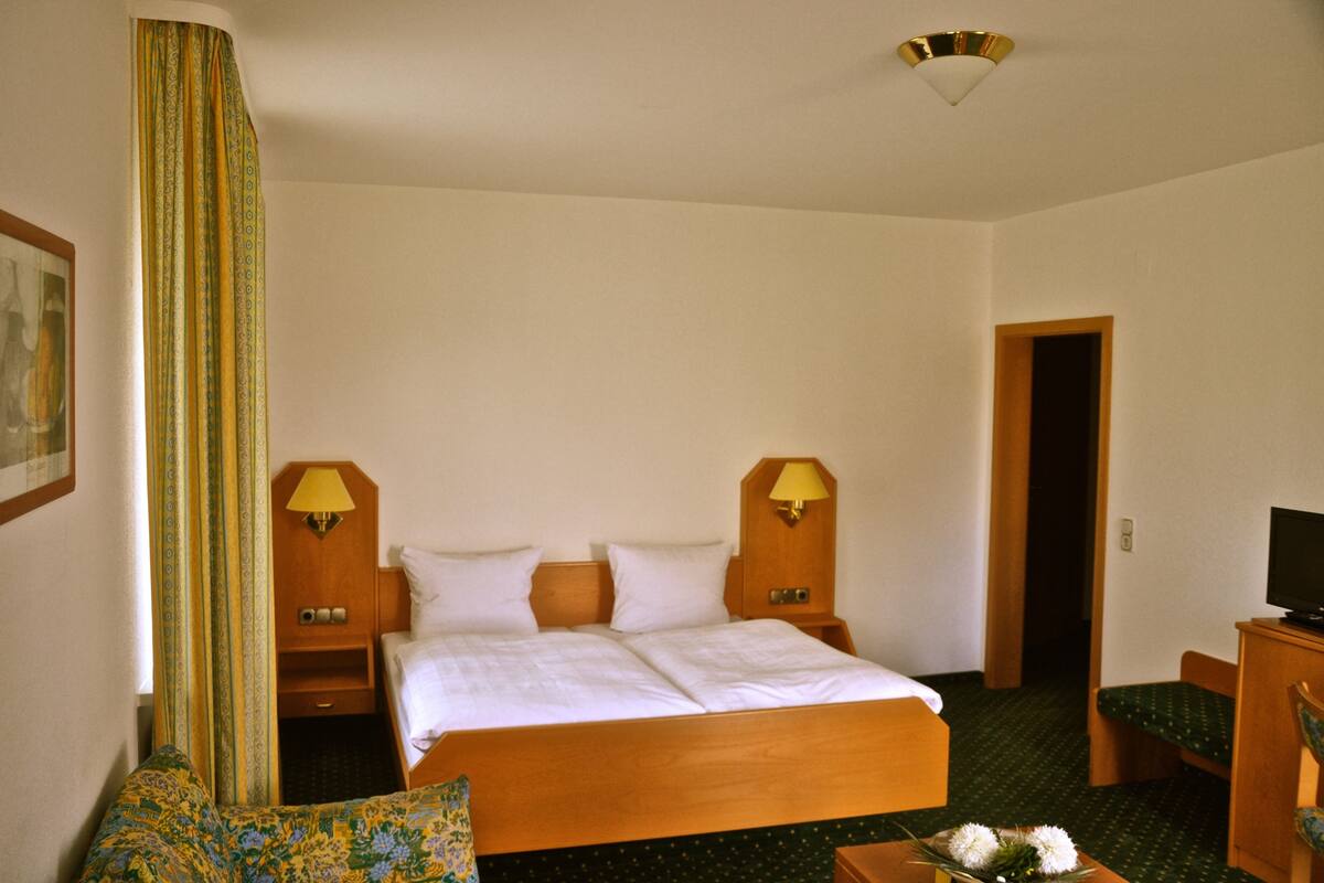 Comfort Double Room | Living area | TV