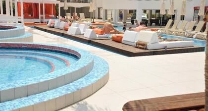 Tsokkos Holiday Hotel Apartments