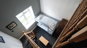 家庭客房, 多張床, 非吸煙房, 獨立浴室 | 書桌、隔音、免費 Wi-Fi、床單