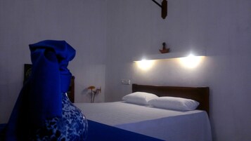 Decoración personalizada, muebles diferentes y escritorio 