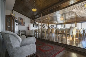 Dagelijks ontbijtbuffet (EUR 4 per persoon)