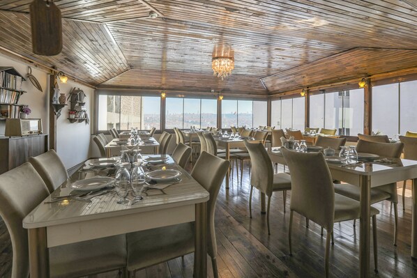 Daily buffet breakfast (EUR 4 per person) - Hotel Ankatra (Ankara)