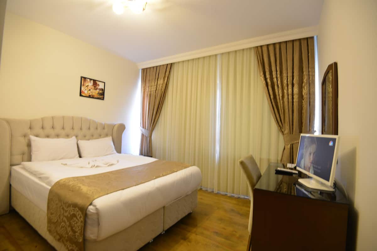 Premium bedding, free minibar items, blackout drapes, soundproofing