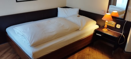 Escritorio y espacio para trabajar con laptop