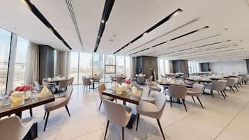 Bữa sáng buffet hàng ngày (86 SAR/mỗi người)