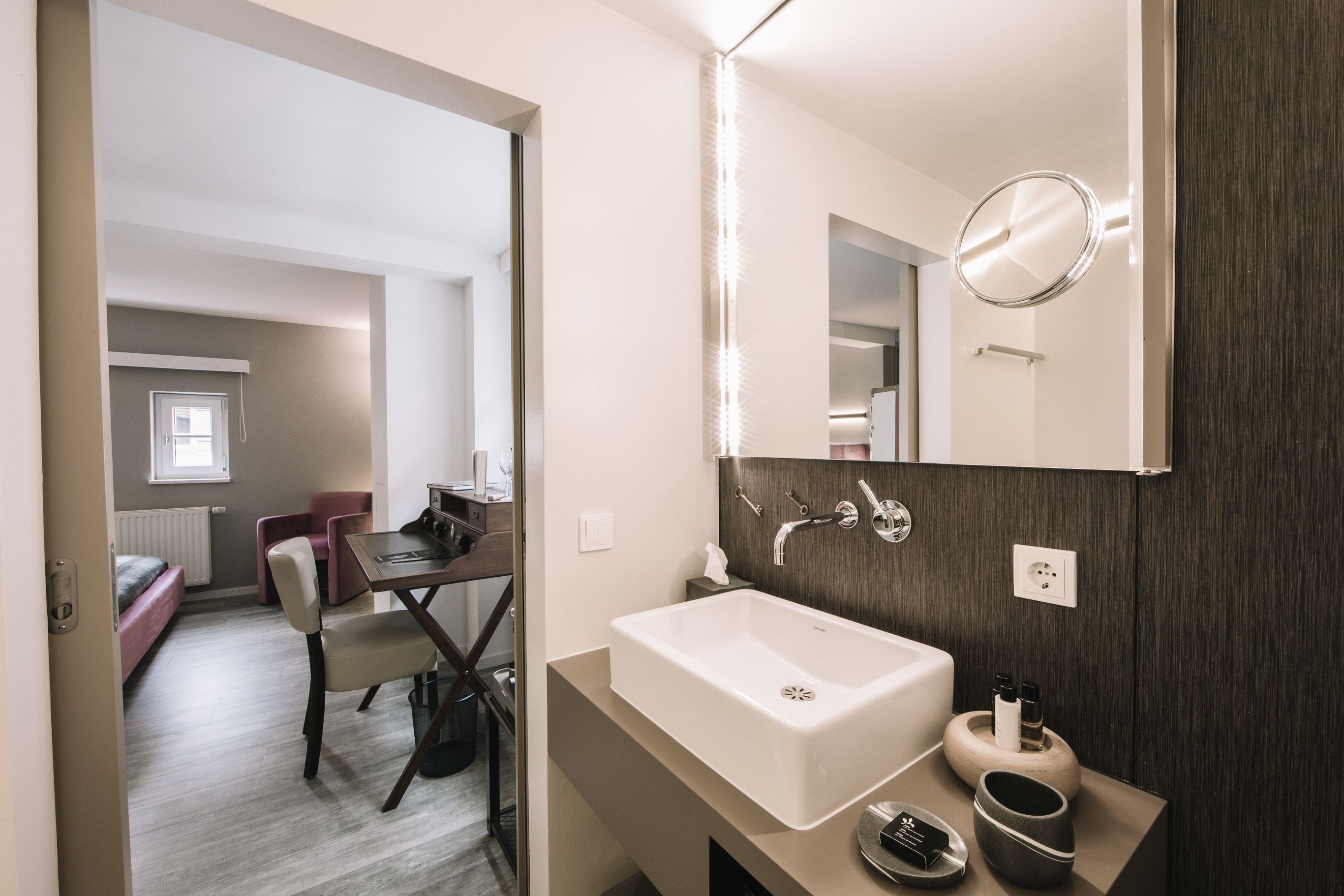 comfort double room (graf von zeppelin) | bathroom | free toiletries, hair dryer, towels