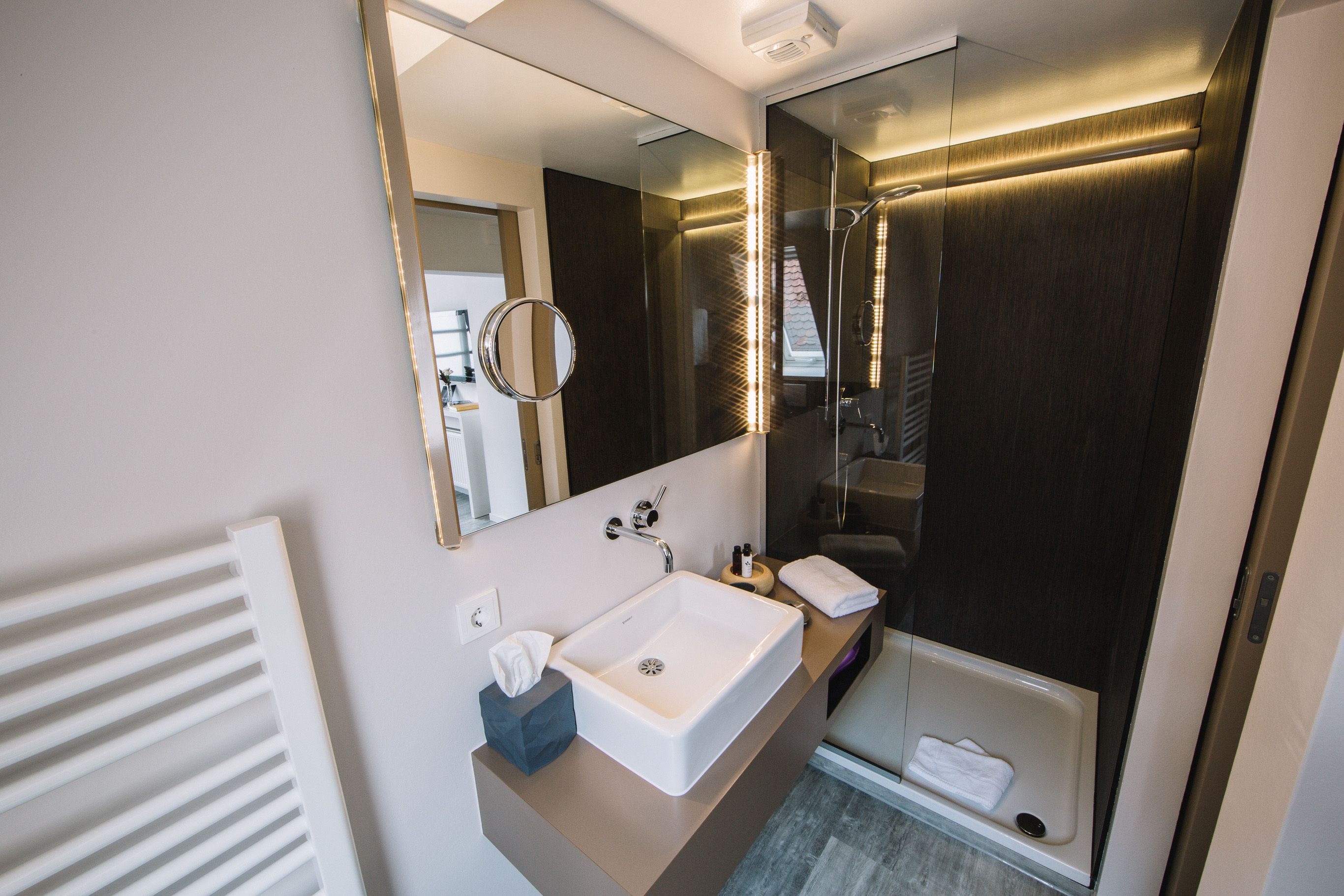 standard single room | bathroom | free toiletries, hair dryer, towels