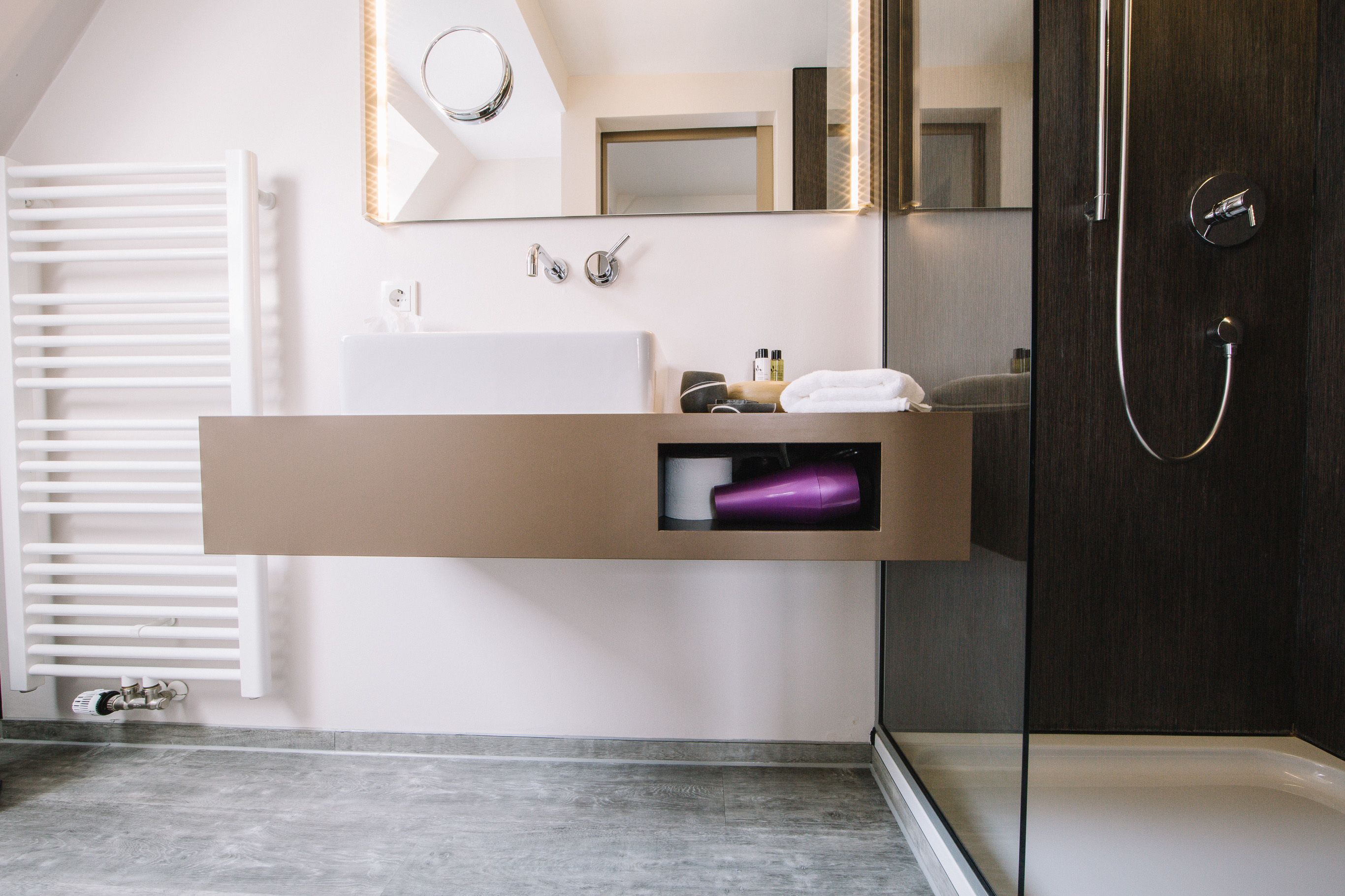 standard single room | bathroom | free toiletries, hair dryer, towels