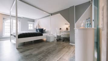 Junior Suite | 1 bedroom, premium bedding, blackout drapes, soundproofing