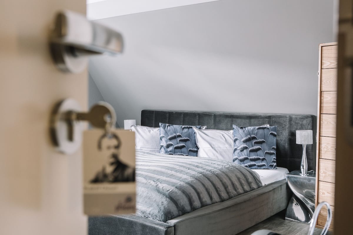 Deluxe Double Room, 1 King Bed | Premium bedding, blackout drapes, soundproofing, iron/ironing board