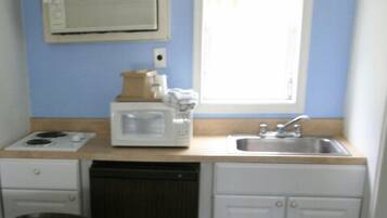 Family Room, 2 Double Beds, Smoking, Kitchenette | Private kitchenette | Fridge, microwave