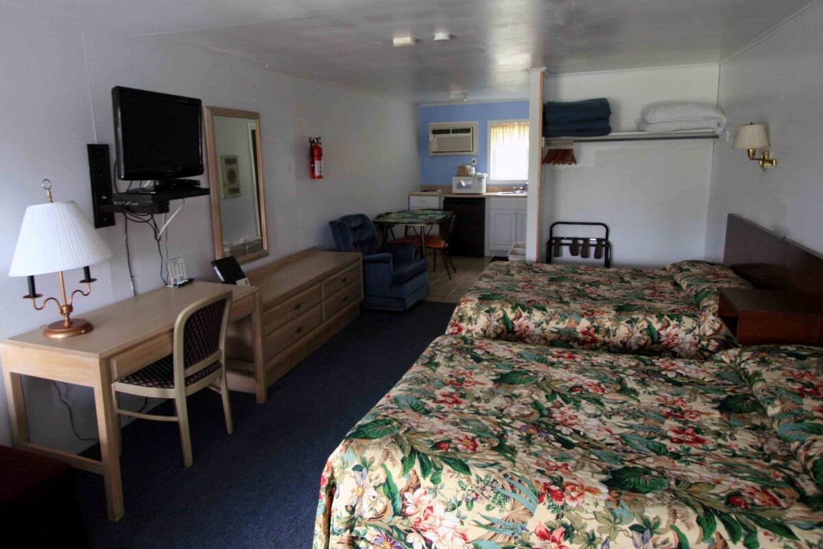 Family Room, 2 Double Beds, Smoking, Kitchenette | Desk, rollaway beds (surcharge), WiFi (free)