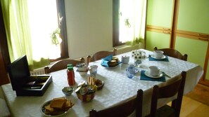 Breakfast area