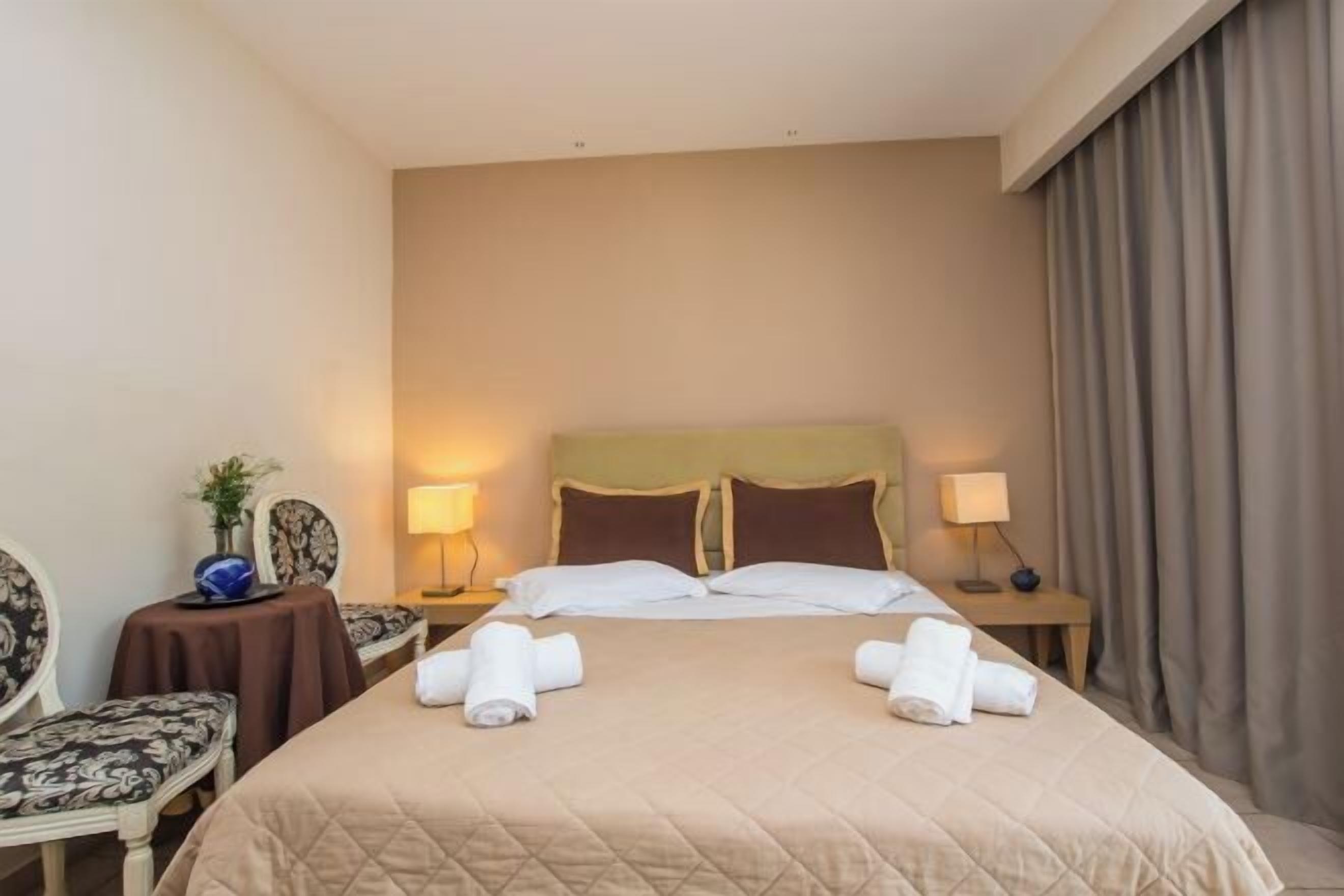 In-room safe, blackout curtains, soundproofing, free cots/infant beds