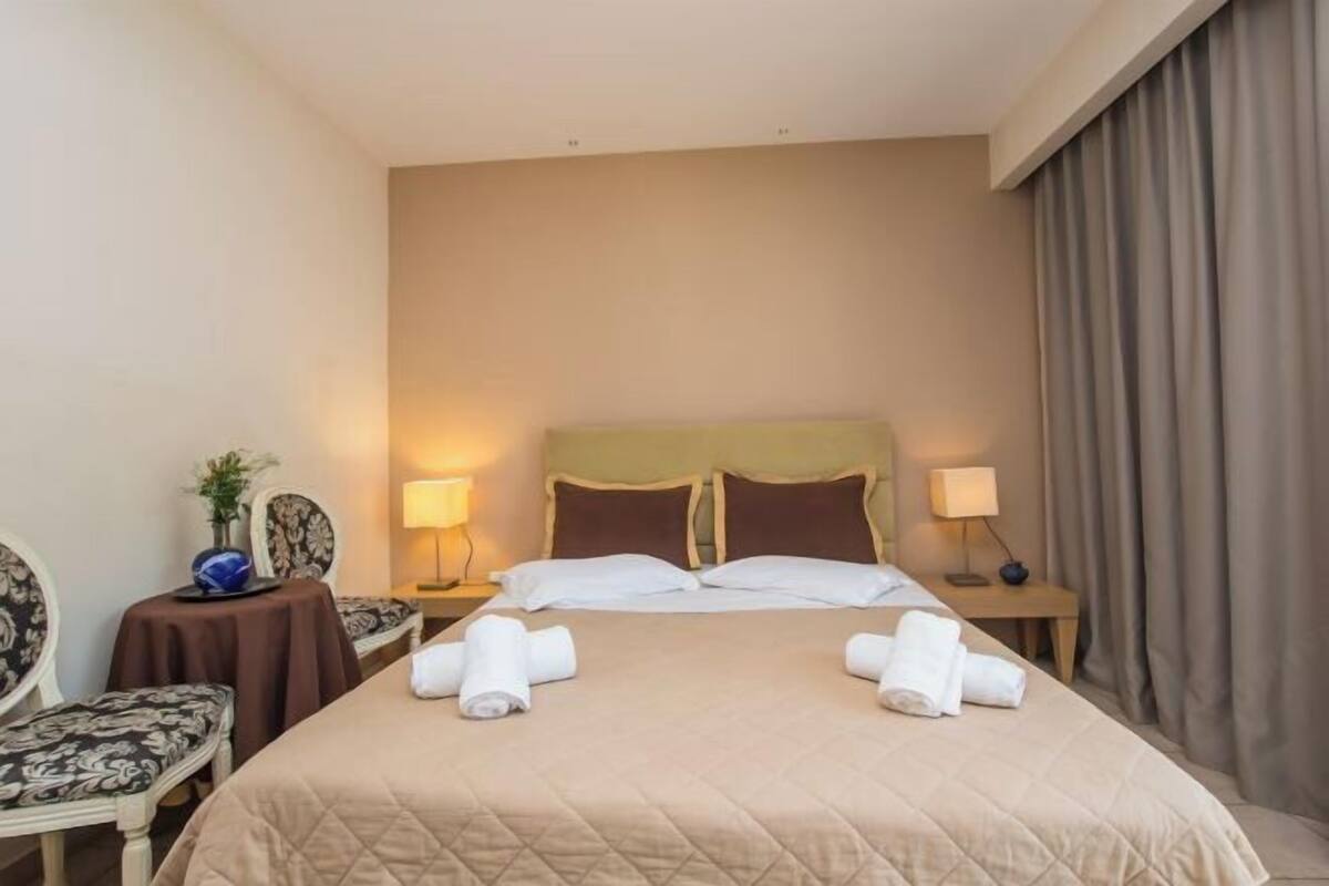 In-room safe, blackout drapes, soundproofing, free cribs/infant beds