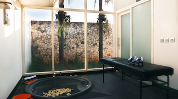 Deep-tissue massages, massage/treatment rooms