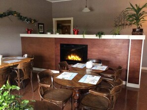 Lunch and dinner served