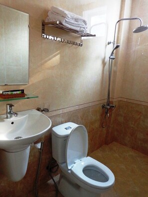 淋浴設備、免費梳洗用品、風筒、拖鞋