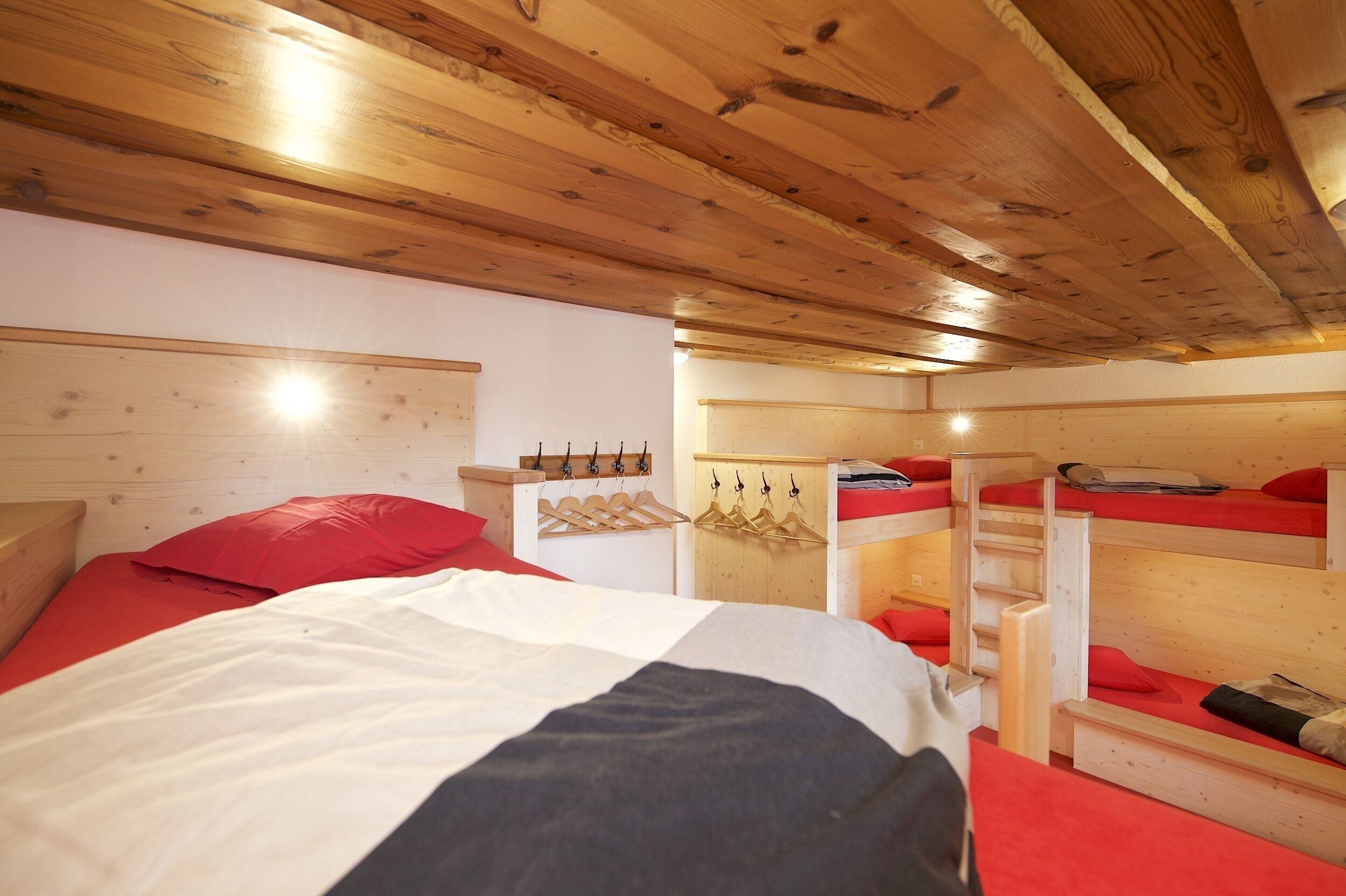 shared dormitory | free wifi, bed sheets