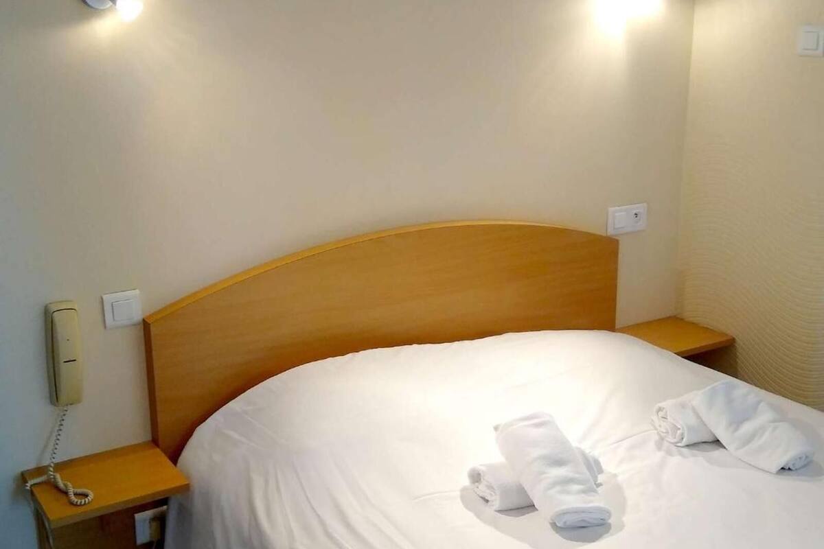 desk, soundproofing, iron/ironing board, free wifi