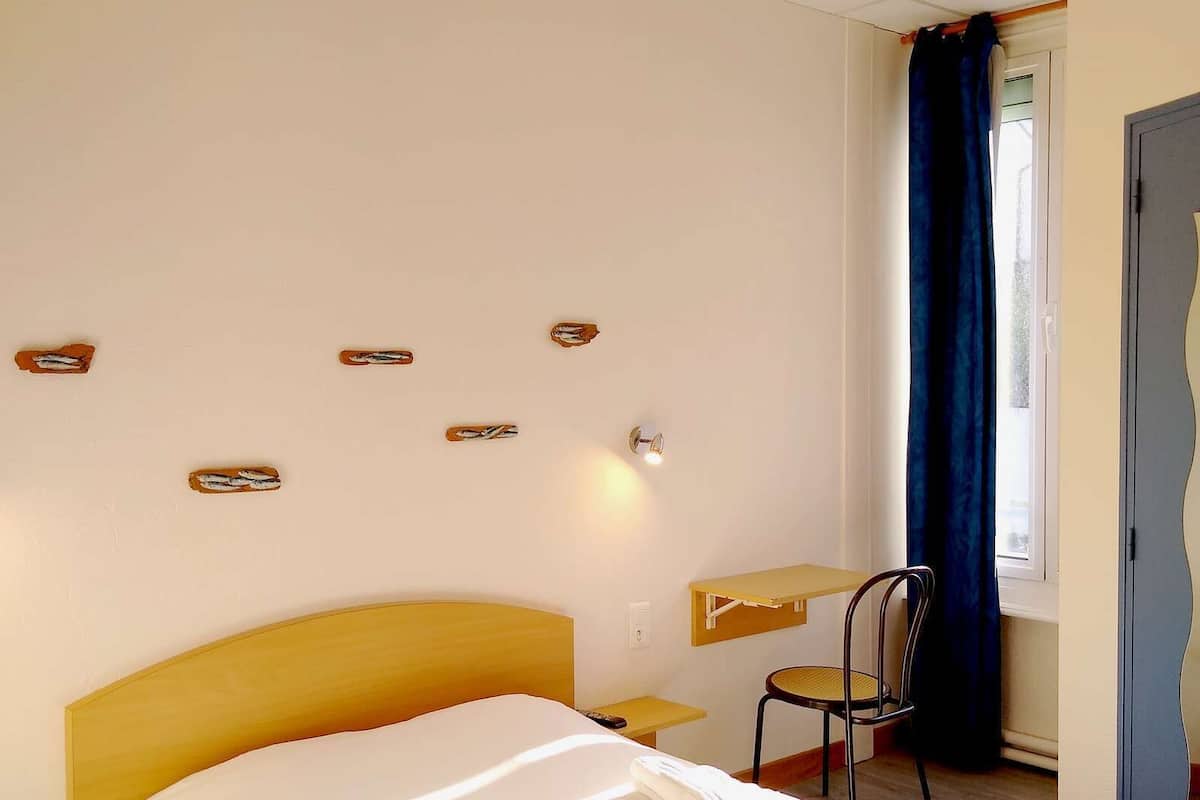 Traditional Double Room | Desk, soundproofing, iron/ironing board, WiFi (free)