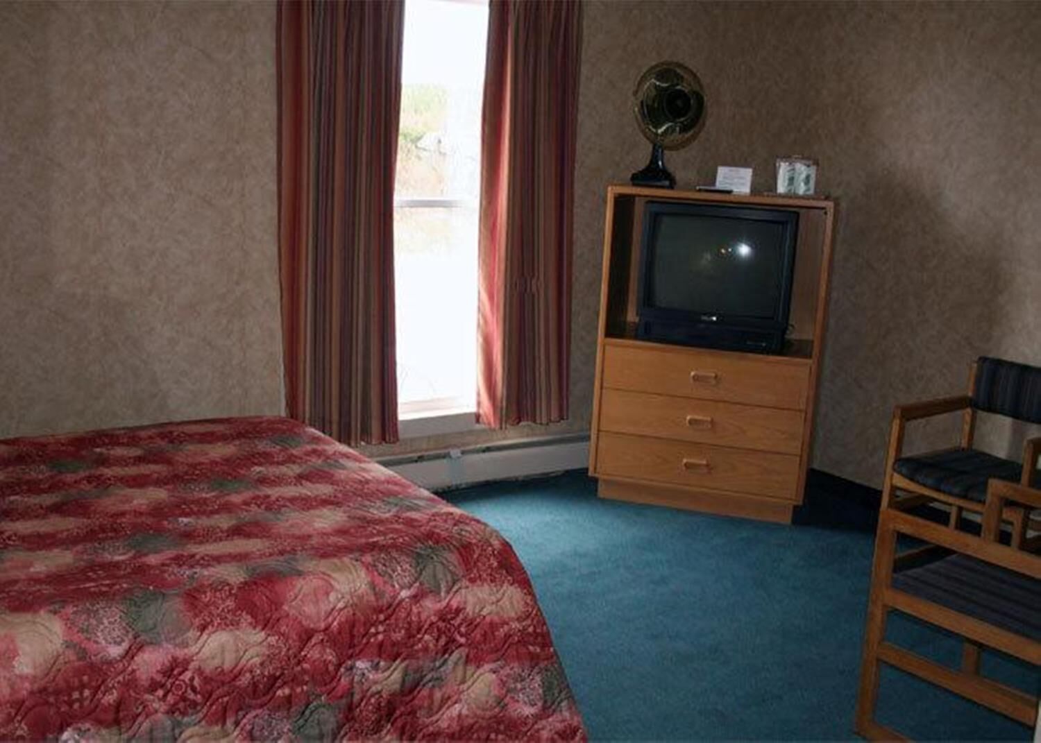 standard room, 2 double beds | desk, iron/ironing board, free wifi, bed sheets