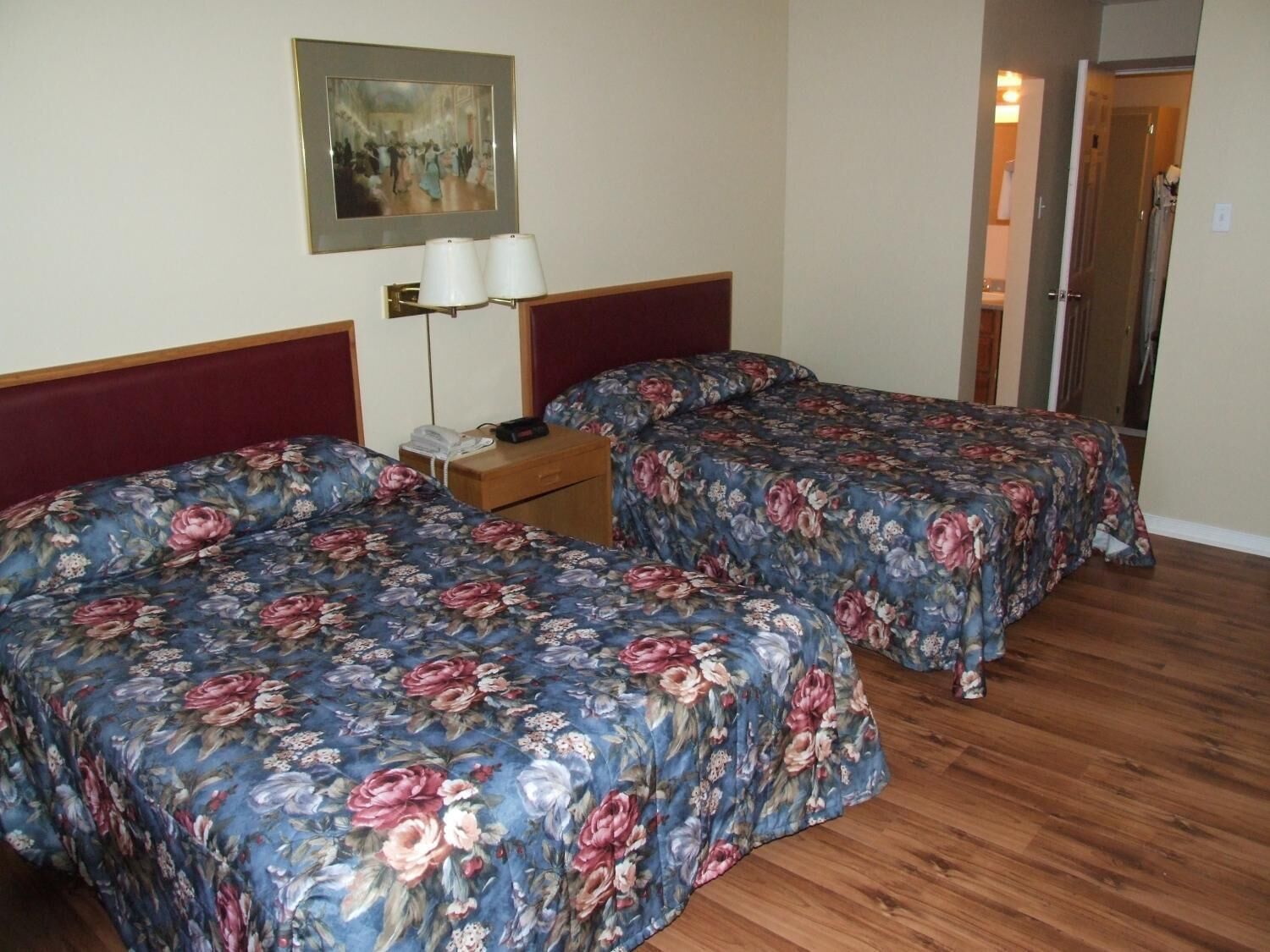 standard room, 2 double beds | desk, iron/ironing board, free wifi, bed sheets