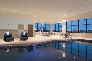 Una piscina cubierta