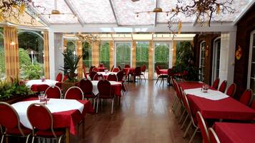 TĂ€gliches inbegriffenes kontinentales FrĂŒhstĂŒck