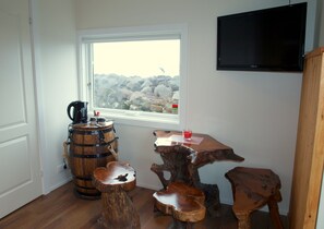 Standard Double Room with Hot Tub and Sauna Access - Self Check-in | 1 bedroom, in-room safe, desk, cots/infant beds