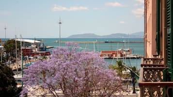 Chambre Double ou avec lits jumeaux, vue port | Balcon