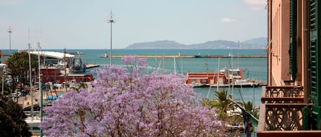 Chambre Double ou avec lits jumeaux, vue port | Balcon