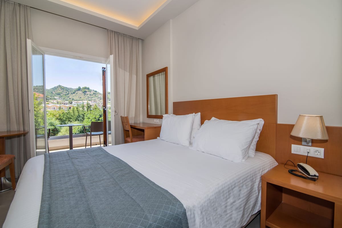 1 bedroom, premium bedding, pillow-top beds, in-room safe