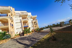 Front of property - Apartamentos Carlton Playa (Denia)