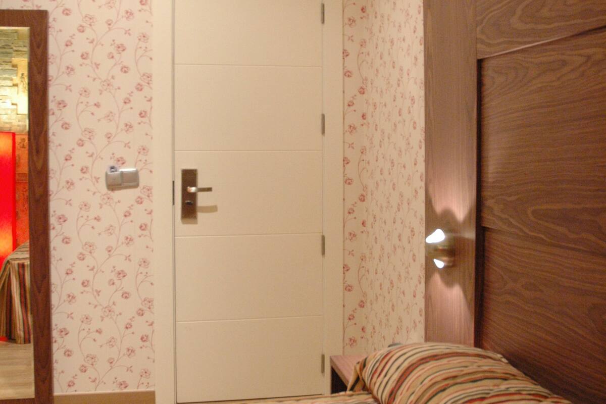 In-room safe, desk, soundproofing, free WiFi