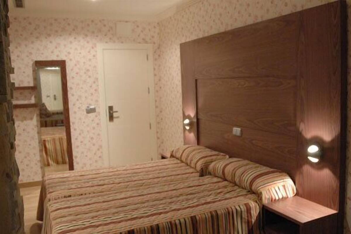 In-room safe, desk, soundproofing, free WiFi