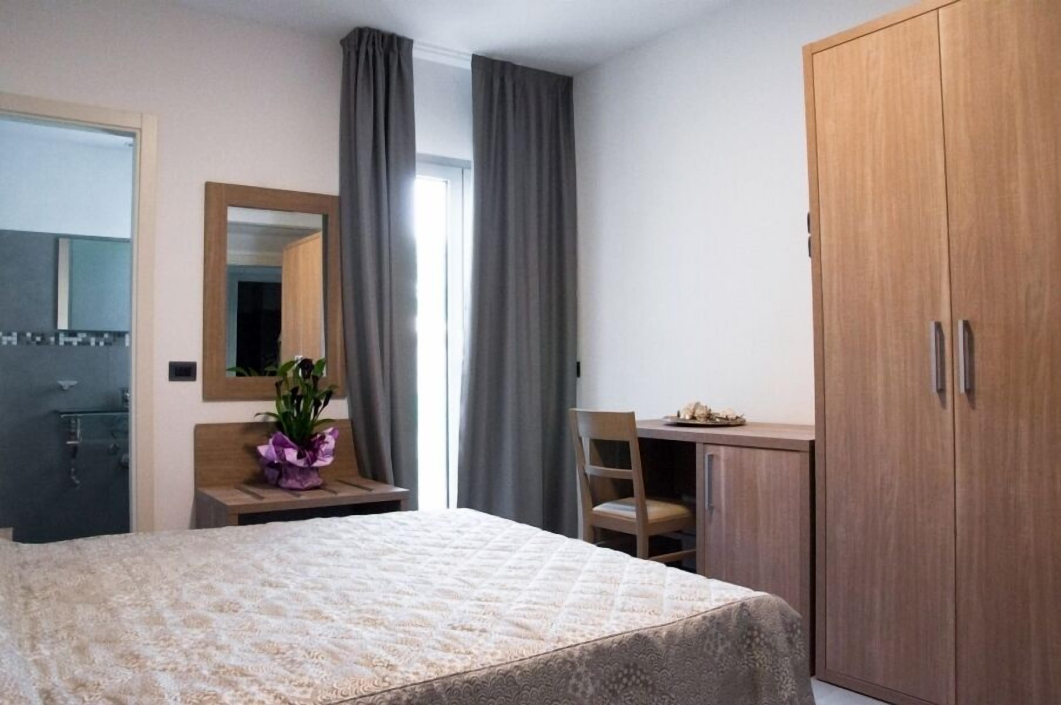 apartment, 2 bedrooms | premium bedding, in-room safe, desk, blackout curtains