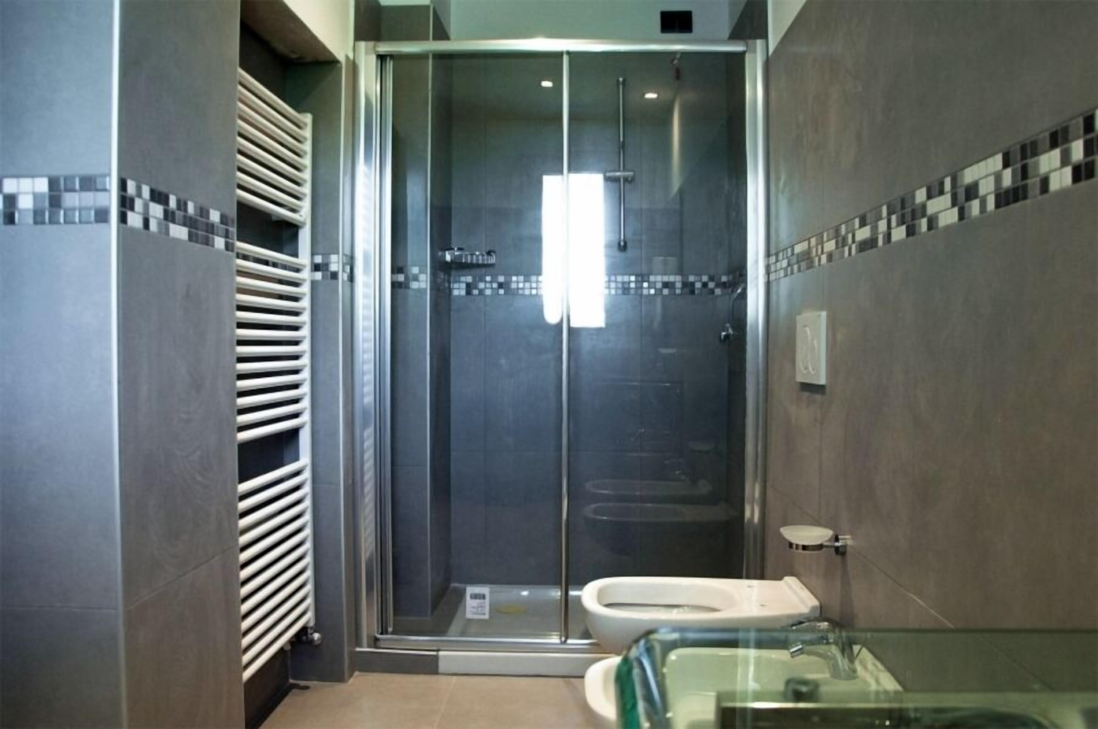 apartment, 2 bedrooms | bathroom | shower, free toiletries, hair dryer, bidet