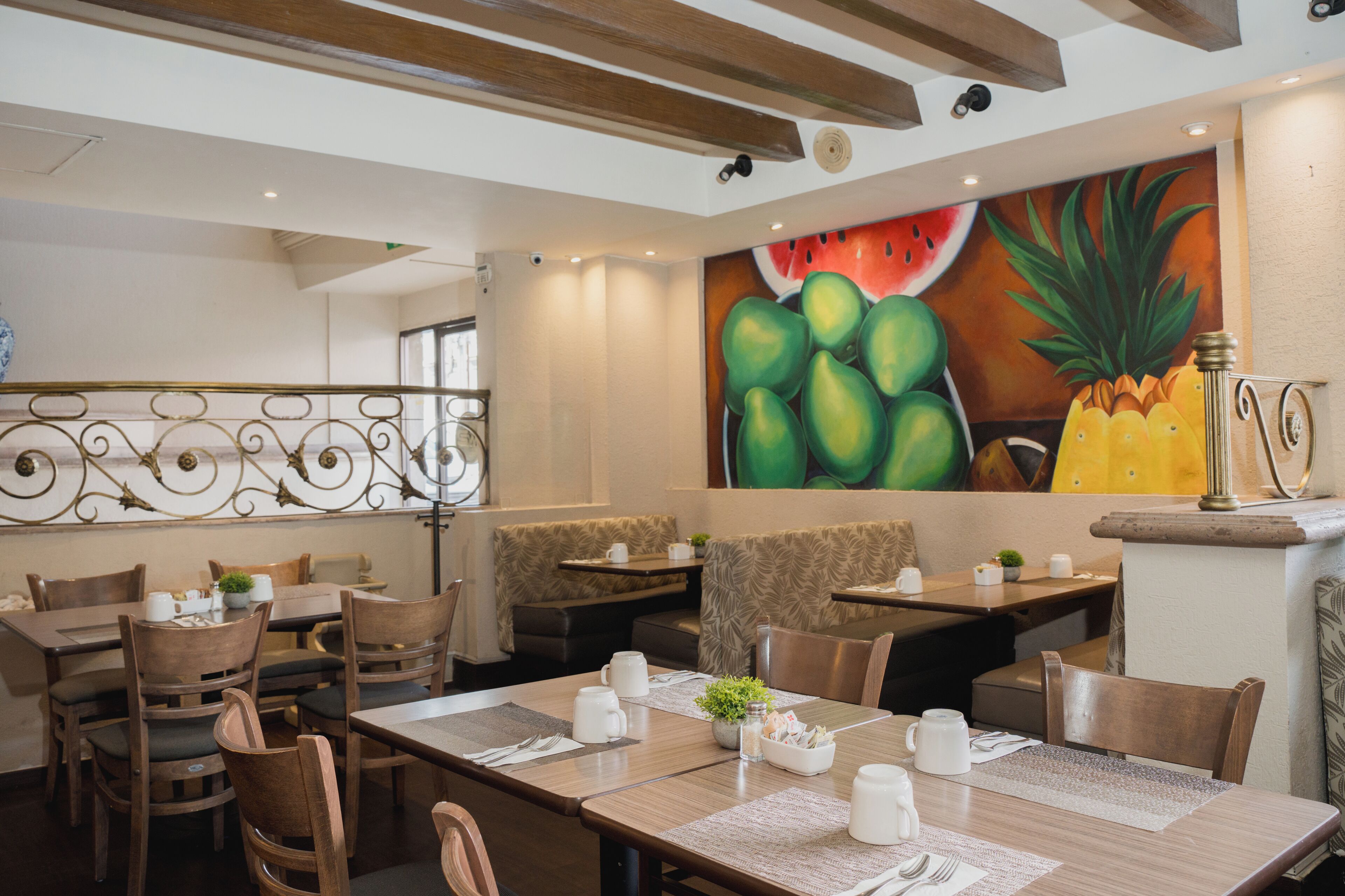 Breakfast, lunch, dinner served; international cuisine 