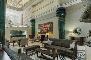 Lobby sitting area - Hotel San Marcos Grand (Culiacán)