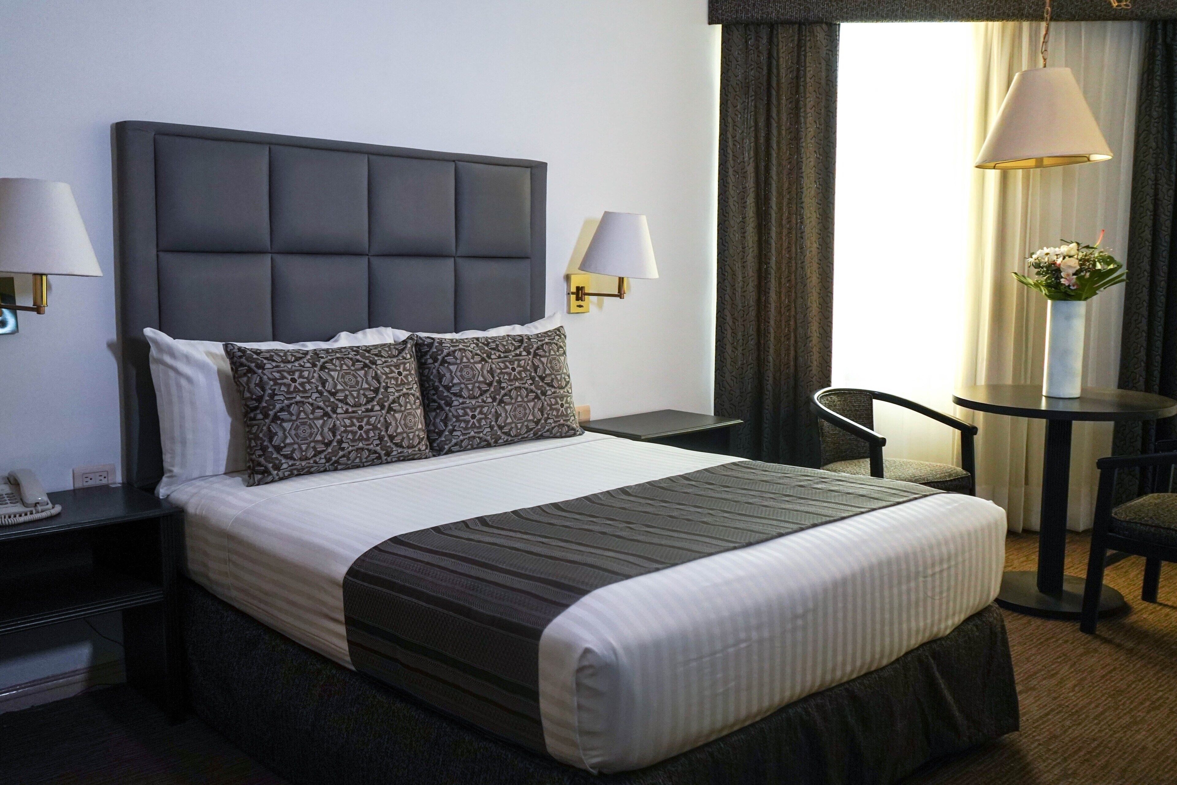 premier room, 1 queen bed | 1 bedroom, premium bedding, down duvets, pillow-top beds