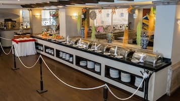Breakfast, lunch, dinner served; international cuisine
