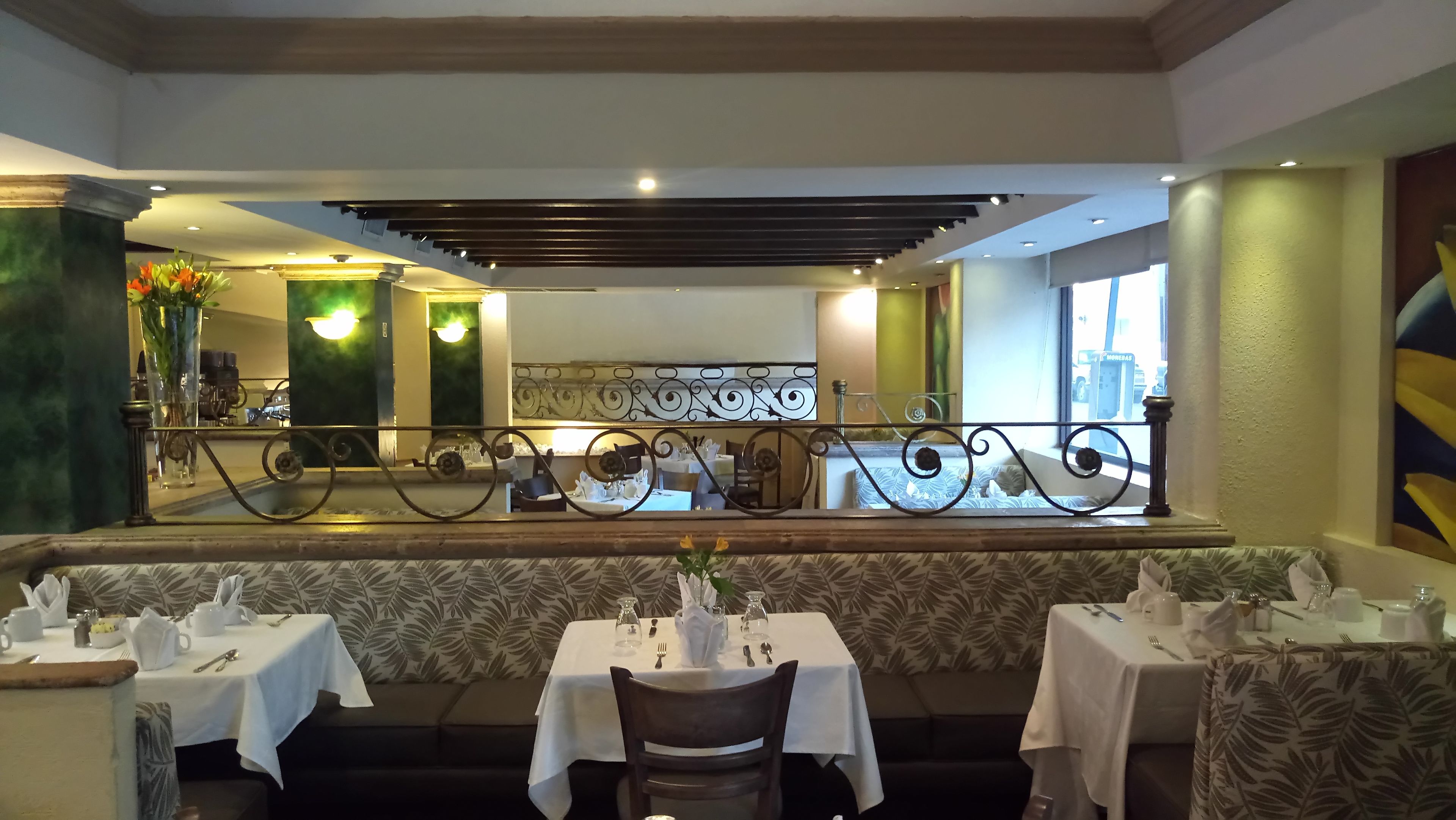 breakfast, lunch, dinner served; international cuisine