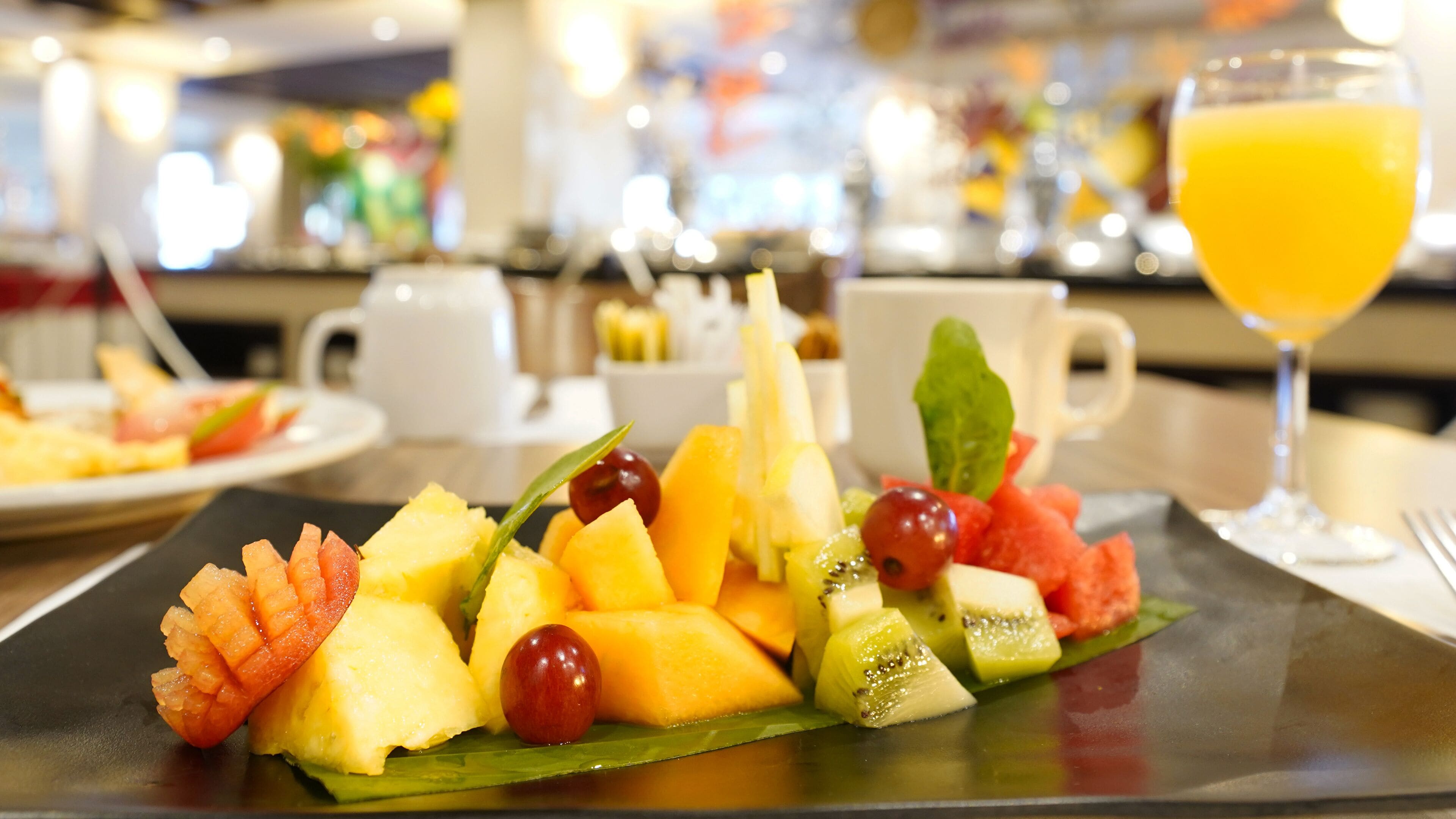 breakfast, lunch, dinner served; international cuisine