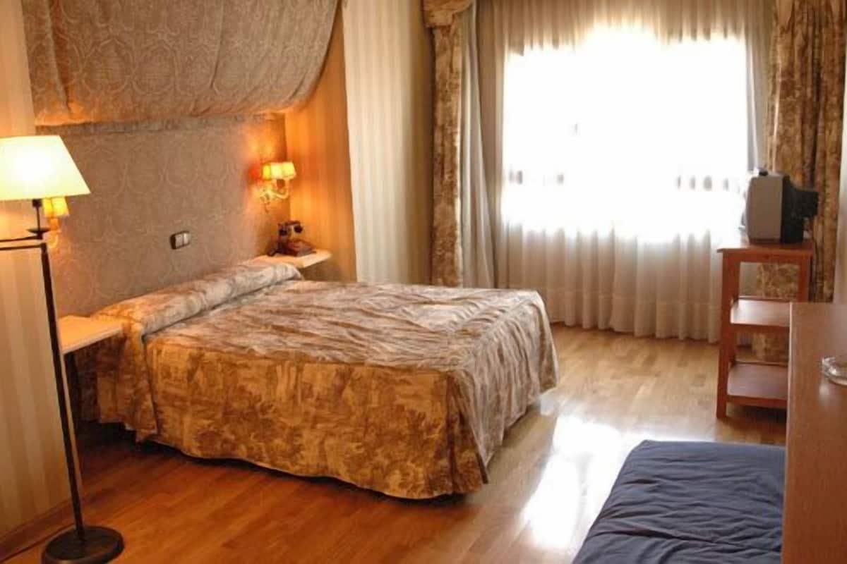 in-room safe, desk, blackout curtains, soundproofing