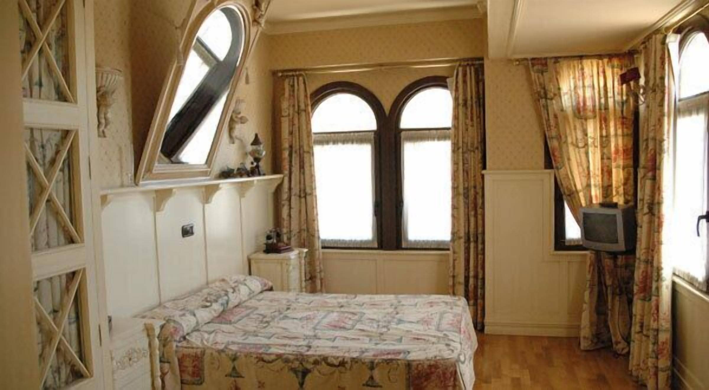 in-room safe, desk, blackout curtains, soundproofing