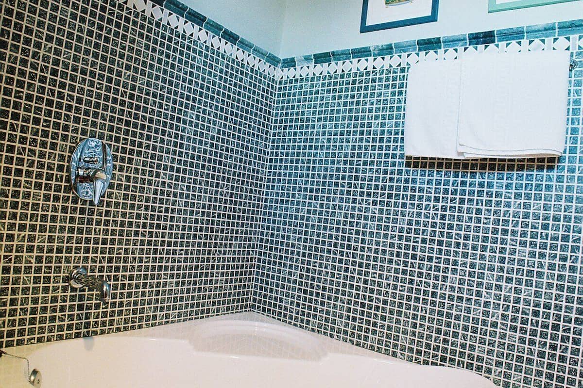 superior double room, city view | bathroom shower
