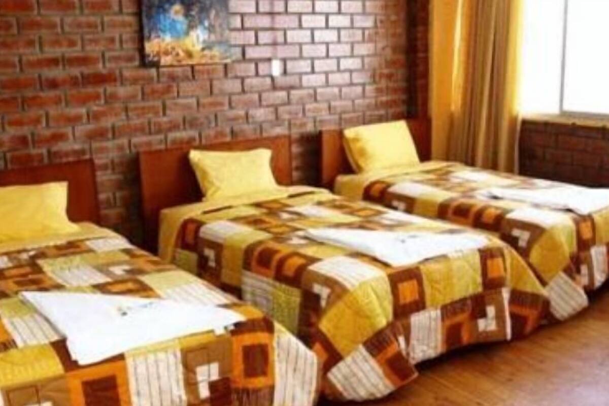 Triple Room | Desk, rollaway beds (surcharge), WiFi (free)