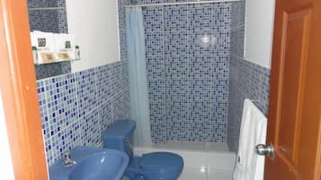 Douche, articles de toilette gratuits