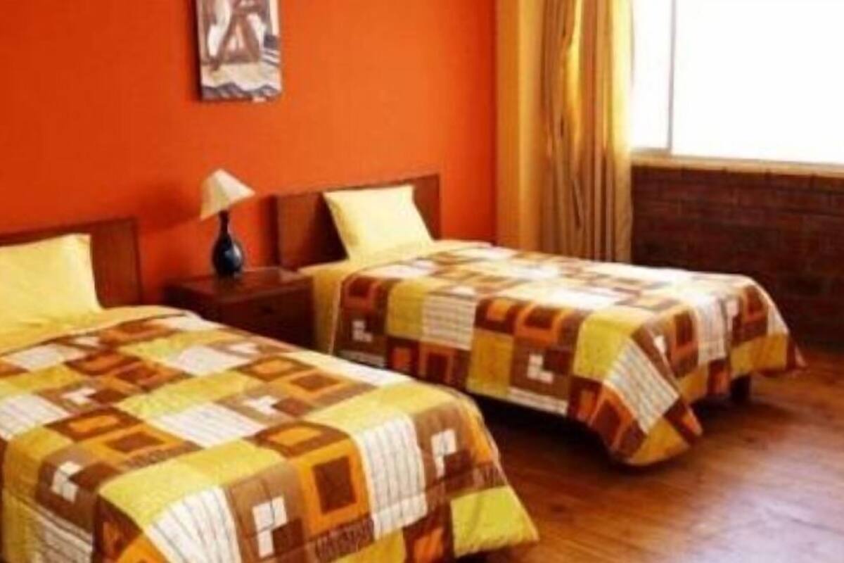 Twin Room | Desk, rollaway beds (surcharge), WiFi (free)